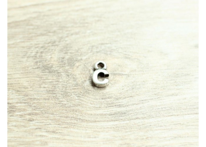 Colgante letra "C" 12mm