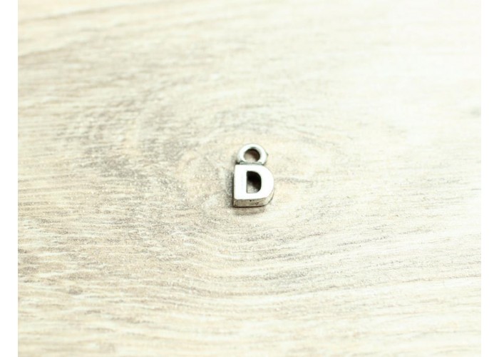 Colgante letra "D" 12mm