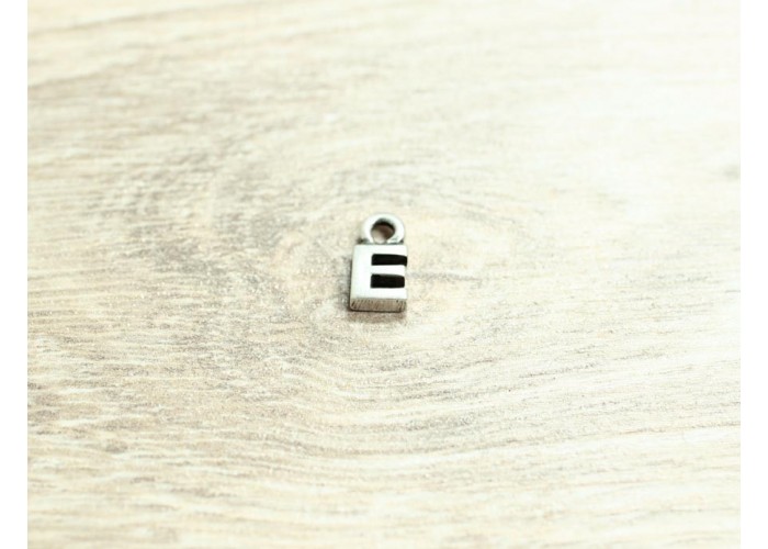 Colgante letra "E" 12mm