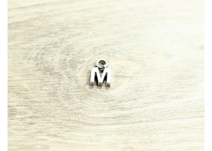 Colgante letra "M" 12mm