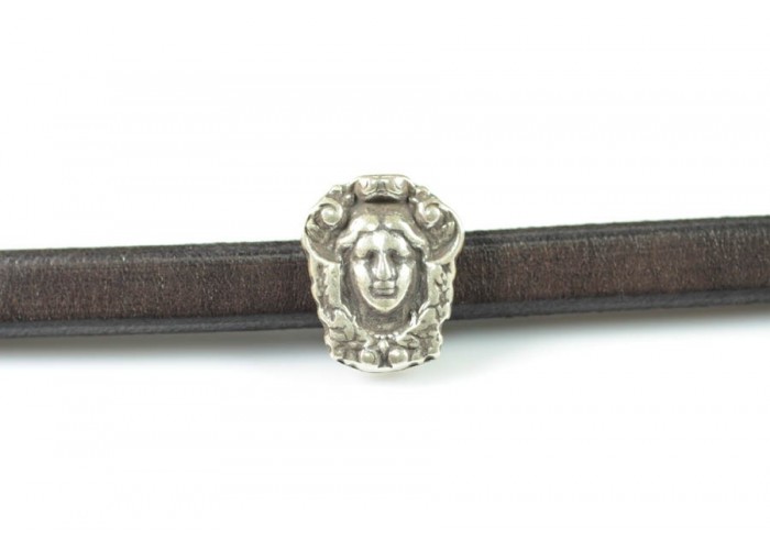 Entrepieza regaliz cara mujer